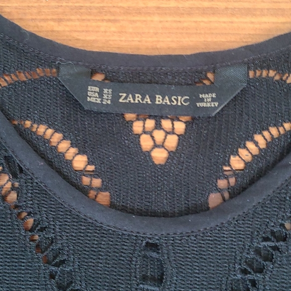 Zara crochet sleeveless top with fringes - Picture 3 of 3